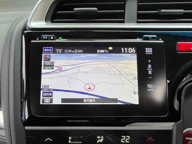 フィットハイブリッド Ｌパッケージ　ハイブリッド　ＥＴＣ　バックカメラ　ナビ　ＴＶ　オートクルーズコントロール　オートライト　ＬＥＤヘッドランプ　スマートキー　電動格納ミラー　ＡＴ　盗難防止システム　衝突安全ボディ　アルミホイール　ＣＤ（4枚目）