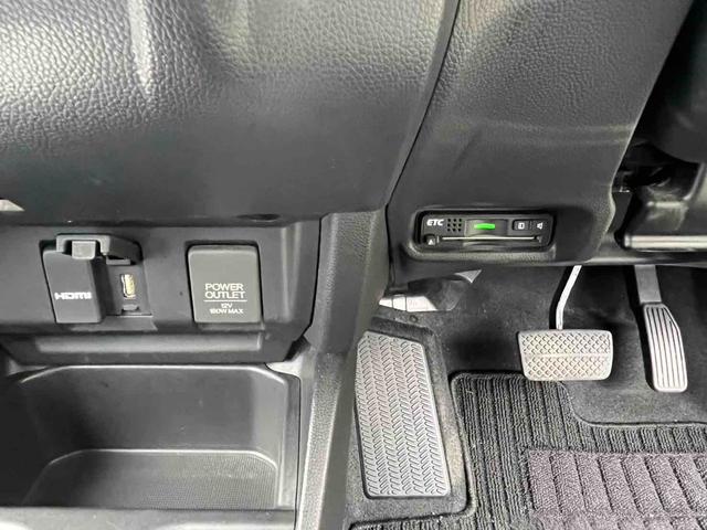 フィットハイブリッド Ｌパッケージ　ハイブリッド　ＥＴＣ　バックカメラ　ナビ　ＴＶ　オートクルーズコントロール　オートライト　ＬＥＤヘッドランプ　スマートキー　電動格納ミラー　ＡＴ　盗難防止システム　衝突安全ボディ　アルミホイール　ＣＤ（7枚目）