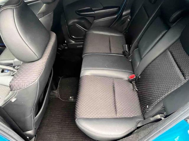 フィットハイブリッド Ｌパッケージ　ハイブリッド　ＥＴＣ　バックカメラ　ナビ　ＴＶ　オートクルーズコントロール　オートライト　ＬＥＤヘッドランプ　スマートキー　電動格納ミラー　ＡＴ　盗難防止システム　衝突安全ボディ　アルミホイール　ＣＤ（23枚目）