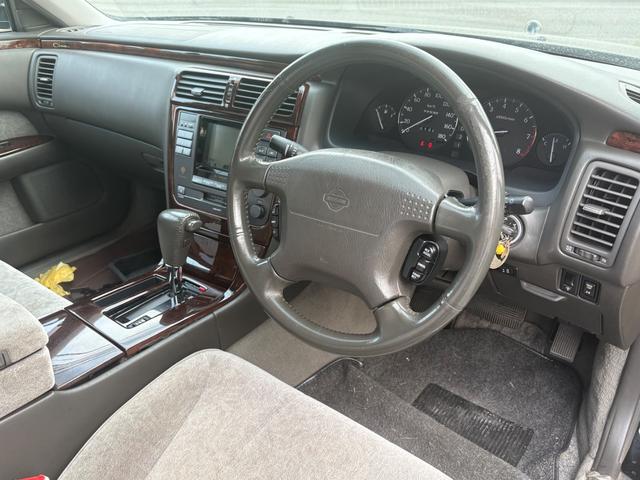 シーマ ３０ＬＶ　３．０Ｌ・ターボ・車検８年９月・純正アルミ・パワーシート・キーレス・ＥＴＣ（2枚目）