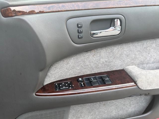 シーマ ３０ＬＶ　３．０Ｌ・ターボ・車検８年９月・純正アルミ・パワーシート・キーレス・ＥＴＣ（11枚目）