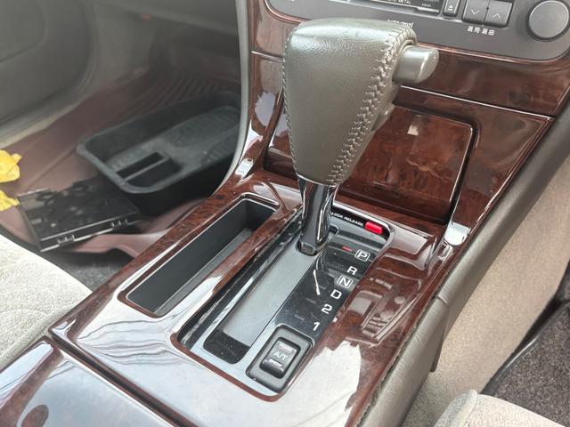 シーマ ３０ＬＶ　３．０Ｌ・ターボ・車検８年９月・純正アルミ・パワーシート・キーレス・ＥＴＣ（12枚目）