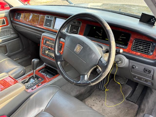 センチュリー 標準仕様車　デュアルＥＭＶパッケージ　Ｖ１２エンジン・純正アルミ・フェンダーミラー・シートヒーター・レザーシート・ナビ・キーレス・エアサスコントローラー・電動リアカーテン・パワーシート（2枚目）