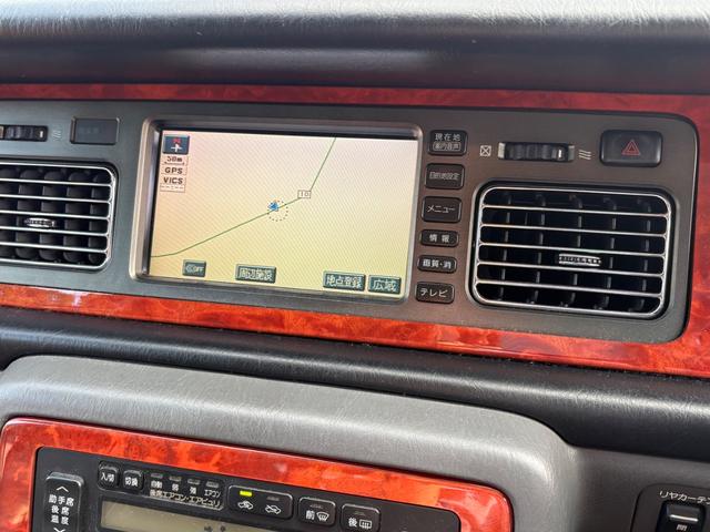 センチュリー 標準仕様車　デュアルＥＭＶパッケージ　Ｖ１２エンジン・純正アルミ・フェンダーミラー・シートヒーター・レザーシート・ナビ・キーレス・エアサスコントローラー・電動リアカーテン・パワーシート（5枚目）