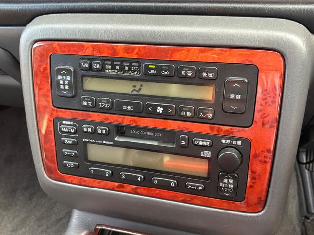 センチュリー 標準仕様車　デュアルＥＭＶパッケージ　Ｖ１２エンジン・純正アルミ・フェンダーミラー・シートヒーター・レザーシート・ナビ・キーレス・エアサスコントローラー・電動リアカーテン・パワーシート（6枚目）