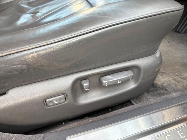 センチュリー 標準仕様車　デュアルＥＭＶパッケージ　Ｖ１２エンジン・純正アルミ・フェンダーミラー・シートヒーター・レザーシート・ナビ・キーレス・エアサスコントローラー・電動リアカーテン・パワーシート（12枚目）