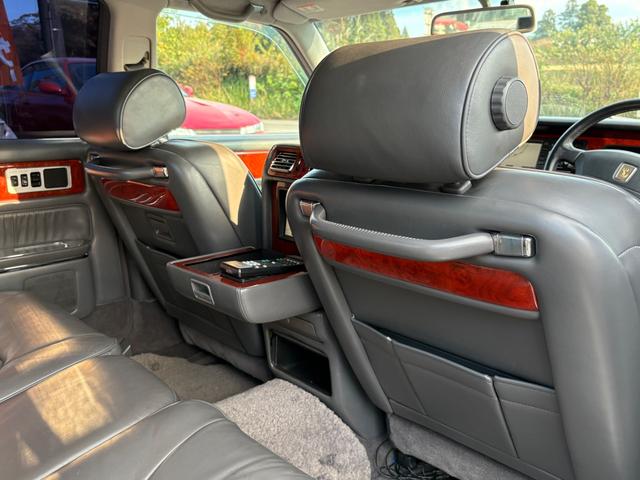 センチュリー 標準仕様車　デュアルＥＭＶパッケージ　Ｖ１２エンジン・純正アルミ・フェンダーミラー・シートヒーター・レザーシート・ナビ・キーレス・エアサスコントローラー・電動リアカーテン・パワーシート（14枚目）