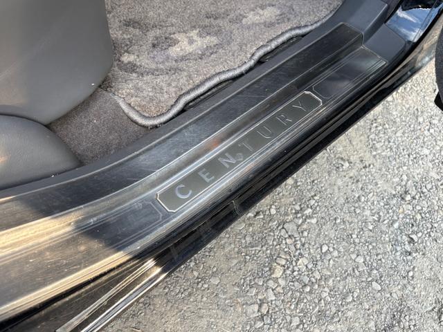 センチュリー 標準仕様車　デュアルＥＭＶパッケージ　Ｖ１２エンジン・純正アルミ・フェンダーミラー・シートヒーター・レザーシート・ナビ・キーレス・エアサスコントローラー・電動リアカーテン・パワーシート（16枚目）