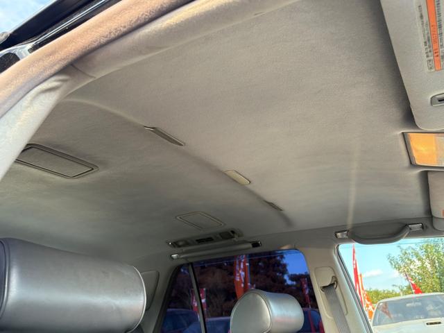 センチュリー 標準仕様車　デュアルＥＭＶパッケージ　Ｖ１２エンジン・純正アルミ・フェンダーミラー・シートヒーター・レザーシート・ナビ・キーレス・エアサスコントローラー・電動リアカーテン・パワーシート（17枚目）