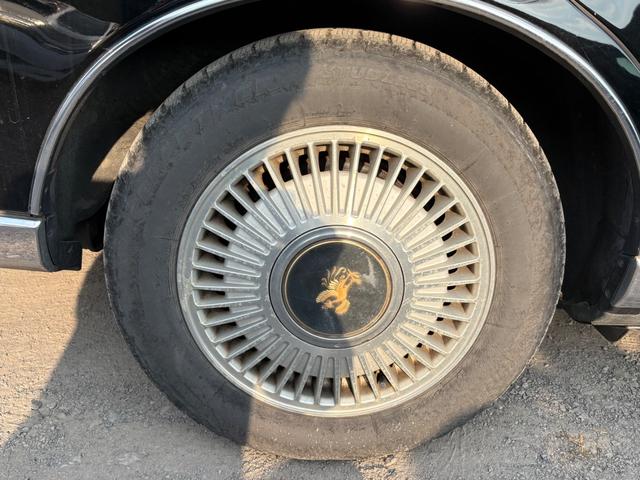 センチュリー 標準仕様車　デュアルＥＭＶパッケージ　Ｖ１２エンジン・純正アルミ・フェンダーミラー・シートヒーター・レザーシート・ナビ・キーレス・エアサスコントローラー・電動リアカーテン・パワーシート（23枚目）