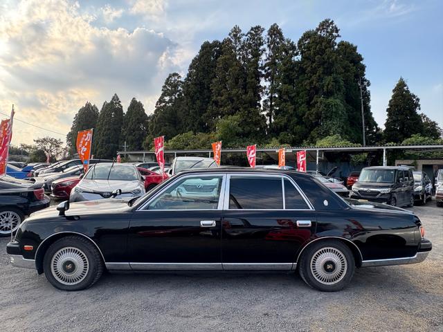 センチュリー 標準仕様車　デュアルＥＭＶパッケージ　Ｖ１２エンジン・純正アルミ・フェンダーミラー・シートヒーター・レザーシート・ナビ・キーレス・エアサスコントローラー・電動リアカーテン・パワーシート（24枚目）