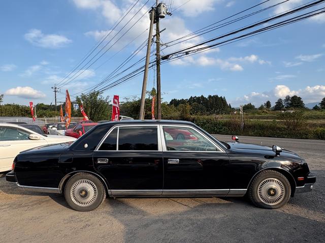 センチュリー 標準仕様車　デュアルＥＭＶパッケージ　Ｖ１２エンジン・純正アルミ・フェンダーミラー・シートヒーター・レザーシート・ナビ・キーレス・エアサスコントローラー・電動リアカーテン・パワーシート（25枚目）