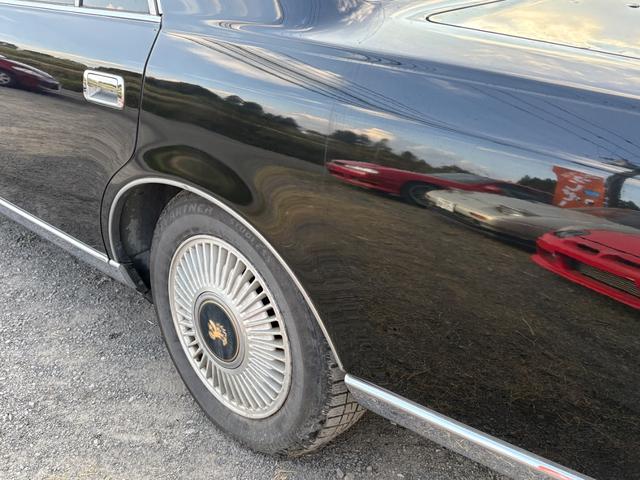 センチュリー 標準仕様車　デュアルＥＭＶパッケージ　Ｖ１２エンジン・純正アルミ・フェンダーミラー・シートヒーター・レザーシート・ナビ・キーレス・エアサスコントローラー・電動リアカーテン・パワーシート（40枚目）