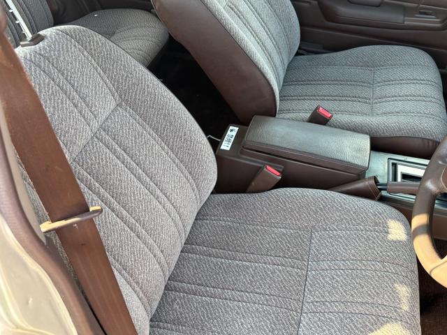 グロリアワゴン ＳＧＬ　フェンダーミラー・オートマ・７人乗り（3枚目）