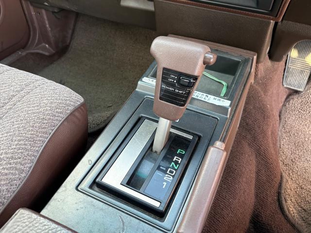 グロリアワゴン ＳＧＬ　フェンダーミラー・オートマ・７人乗り（8枚目）