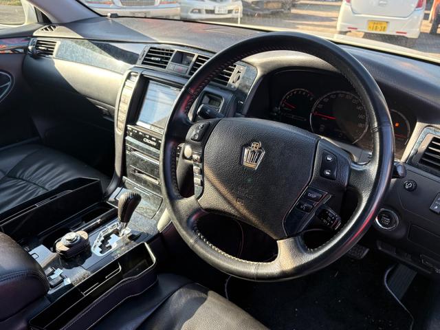 クラウン アスリート　アスリート・社外アルミ・ナビ・ＴＶ・シートカバー・スマートキー・プッシュスタート・フォグ・トランクスポイラー（2枚目）