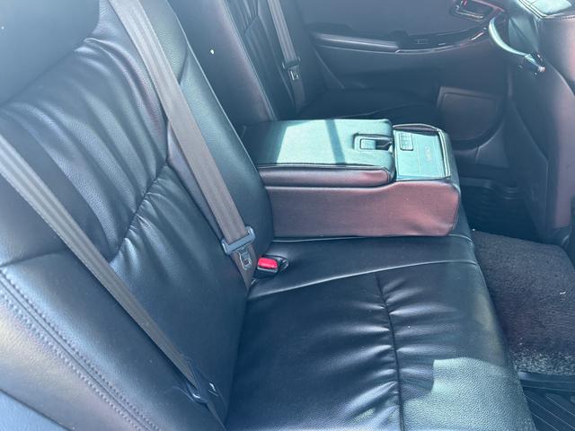 クラウン アスリート　アスリート・社外アルミ・ナビ・ＴＶ・シートカバー・スマートキー・プッシュスタート・フォグ・トランクスポイラー（4枚目）