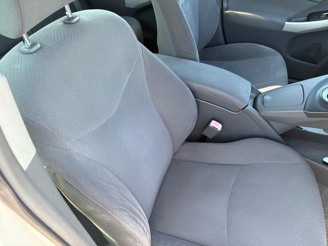 プリウス Ｓ　ハイブリッド・ナビ・ＴＶ・バックカメラ・純正アルミホイール・フォグ・ＥＴＣ・プッシュスタート・スマートキー（3枚目）