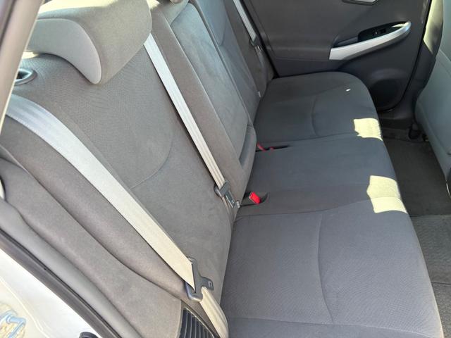 プリウス Ｓ　ハイブリッド・ナビ・ＴＶ・バックカメラ・純正アルミホイール・フォグ・ＥＴＣ・プッシュスタート・スマートキー（4枚目）