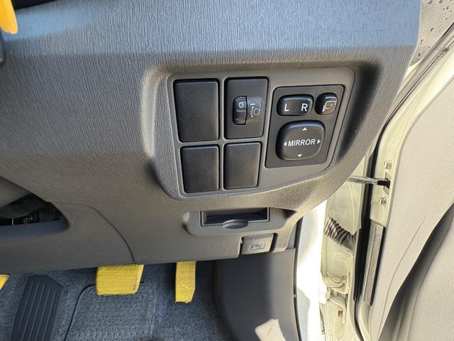 プリウス Ｓ　ハイブリッド・ナビ・ＴＶ・バックカメラ・純正アルミホイール・フォグ・ＥＴＣ・プッシュスタート・スマートキー（10枚目）