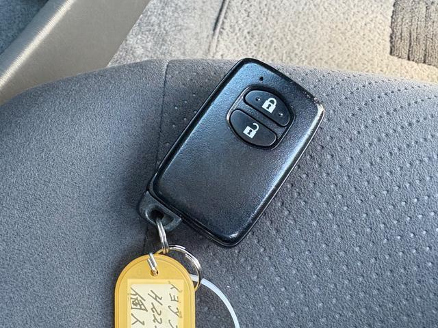 プリウス Ｓ　ハイブリッド・ナビ・ＴＶ・バックカメラ・純正アルミホイール・フォグ・ＥＴＣ・プッシュスタート・スマートキー（12枚目）