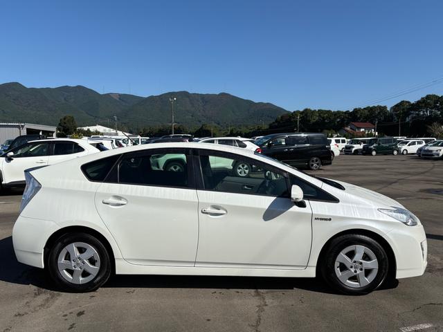 プリウス Ｓ　ハイブリッド・ナビ・ＴＶ・バックカメラ・純正アルミホイール・フォグ・ＥＴＣ・プッシュスタート・スマートキー（22枚目）