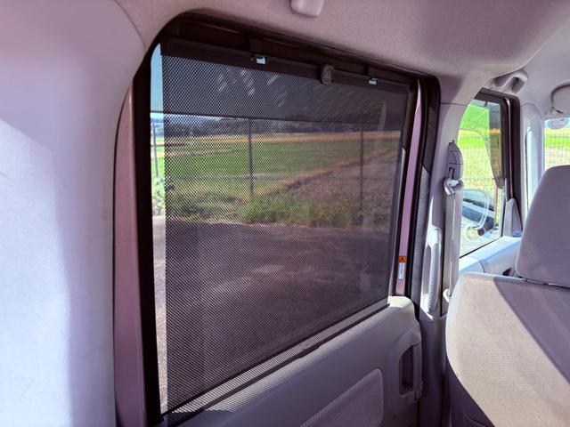 ロールシェード付き！