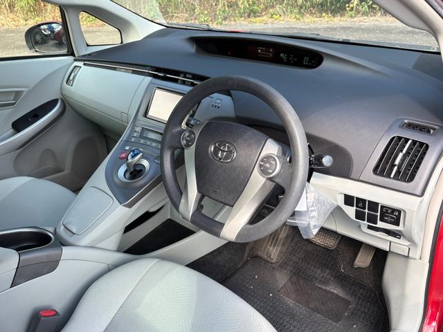 プリウス Ｓ　ハイブリッド・ナビ・ＴＶ・バックカメラ・ＥＴＣ・スマートキー・プッシュスタート・ＨＩＤ・フォグ（2枚目）