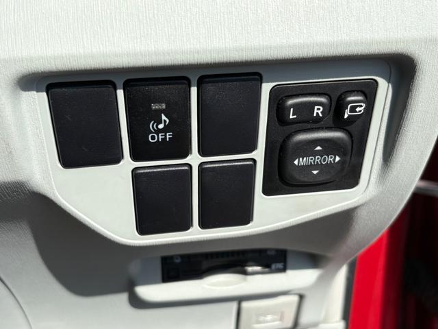 プリウス Ｓ　ハイブリッド・ナビ・ＴＶ・バックカメラ・ＥＴＣ・スマートキー・プッシュスタート・ＨＩＤ・フォグ（5枚目）