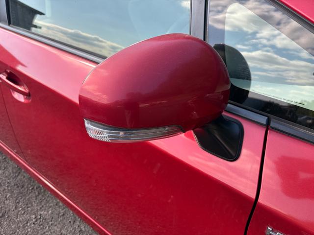 プリウス Ｓ　ハイブリッド・ナビ・ＴＶ・バックカメラ・ＥＴＣ・スマートキー・プッシュスタート・ＨＩＤ・フォグ（27枚目）