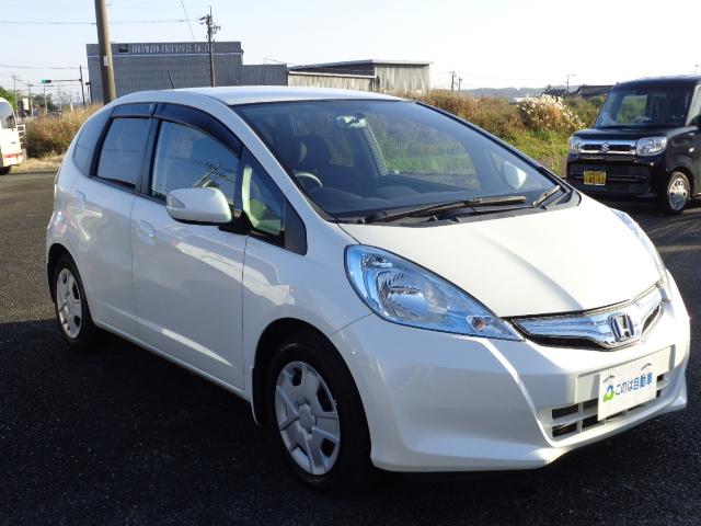 フィットハイブリッド ベースグレード 純正ナビゲーション クルーズコントロール バックカメラ ワンセグテレビ オートエアコン ヘッドライトレベライザー(3枚目)