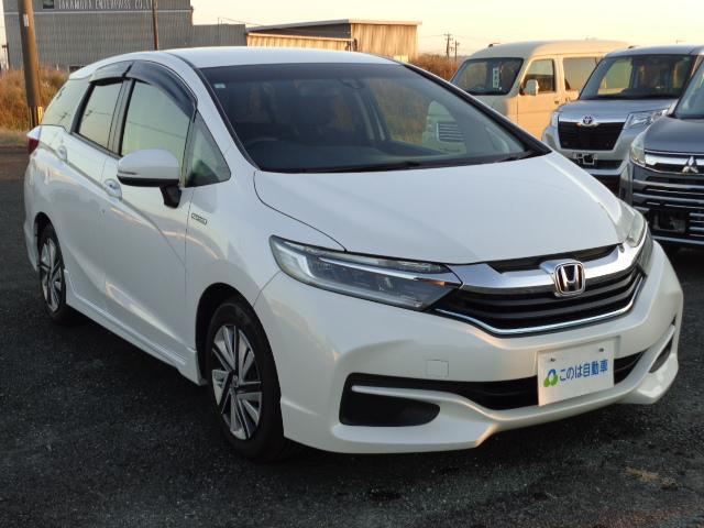 シャトル ハイブリッドＸ　純正ナビゲーション　パドルシフト　地デジテレビ　バックカメラ　レダーブレーキアシスト　オートライト　オートエアコン　オート格納ドアミラー　ＥＴＣ（3枚目）