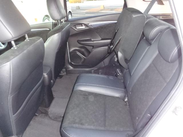 シャトル ハイブリッドＸ　純正ナビゲーション　パドルシフト　地デジテレビ　バックカメラ　レダーブレーキアシスト　オートライト　オートエアコン　オート格納ドアミラー　ＥＴＣ（16枚目）