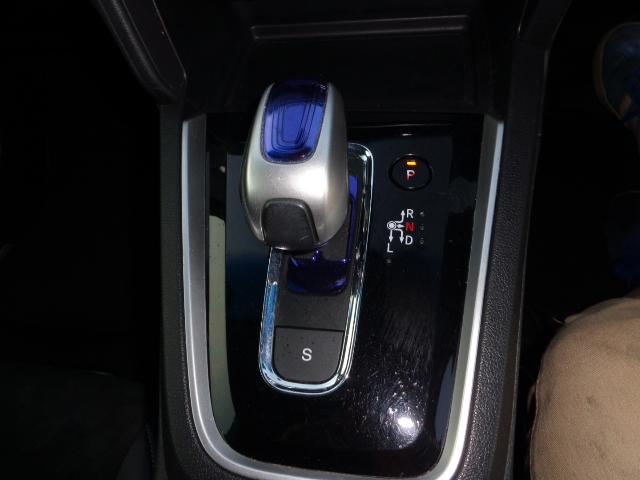 シャトル ハイブリッドＸ　純正ナビゲーション　パドルシフト　地デジテレビ　バックカメラ　レダーブレーキアシスト　オートライト　オートエアコン　オート格納ドアミラー　ＥＴＣ（27枚目）