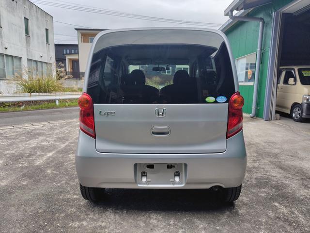 展示車両は全車、支払総額を記載しておりますのでご安心ください。納車の際はご来店の上お渡しとなします。ご自宅までの配送や希望ナンバーなどは含まれません事ご了承ください。