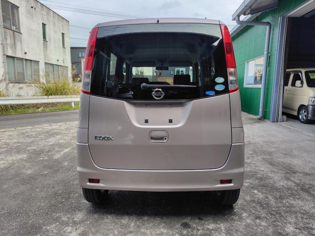 展示車両は全車、支払総額を記載しておりますのでご安心ください。納車の際はご来店の上お渡しとなします。ご自宅までの配送や希望ナンバーなどは含まれません事ご了承ください。