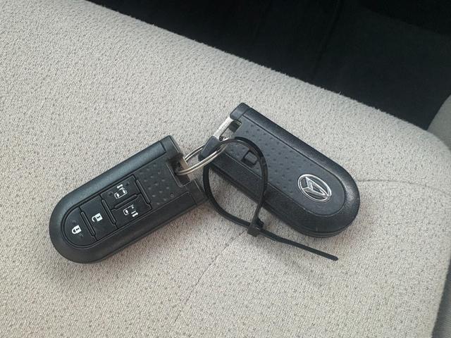 スマートキーシステム＆プッシュエンジンスタートシステム、エンジン始動・停止をワンタッチで行え、キーのロックまでドアノブに触れる事でワンタッチ操作で行うことが出来ます☆