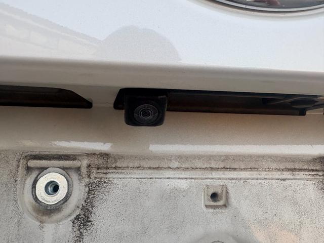 バックカメラも付いています。駐車の時に便利なのはもちろんの事、後方死角にいる子供たちに気が付くことができるので安心安全ですね