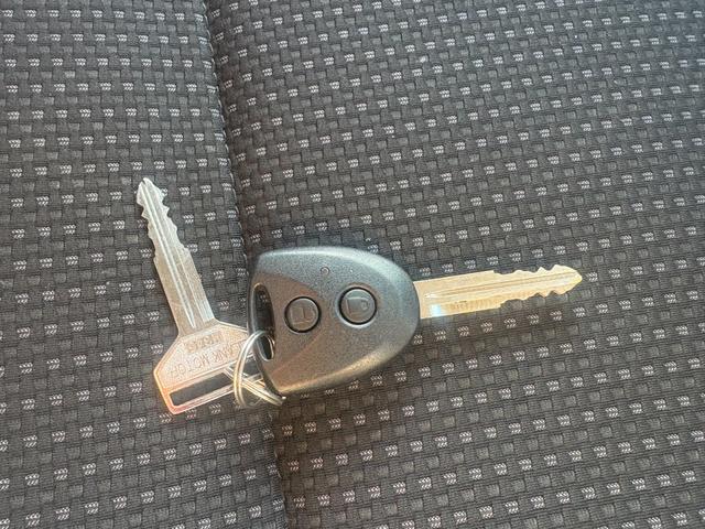 ハイゼットカーゴ デッキバン　ＡＴ　衝突被害軽減システム　両側スライドドア　キーレスエントリー　アイドリングストップ　電動格納ミラー　オートマチックハイビーム　ＡＢＳ　ＥＳＣ　エアコン　パワーステアリング　パワーウィンドウ（6枚目）