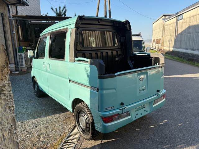 ハイゼットカーゴ デッキバン　ＡＴ　衝突被害軽減システム　両側スライドドア　キーレスエントリー　アイドリングストップ　電動格納ミラー　オートマチックハイビーム　ＡＢＳ　ＥＳＣ　エアコン　パワーステアリング　パワーウィンドウ（14枚目）