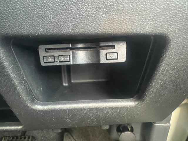 タント 　ＥＴＣ　両側スライド・片側電動　衝突被害軽減システム　スマートキー　アイドリングストップ　ベンチシート　ＣＶＴ　ＥＳＣ　ミュージックプレイヤー接続可　アルミホイール（5枚目）