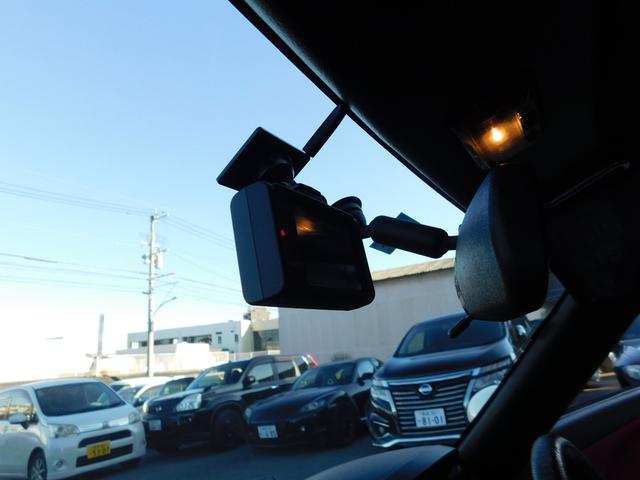 コペン ２ｎｄアニバーサリーエディション　ターボ　ナビ／ＴＶ　Ｂｌｕｅｔｏｏｔｈ　ドラレコ　キーレス　シートヒーター　ＨＩＤ　電動オープン　社外マフラー　社外ＡＷ（22枚目）