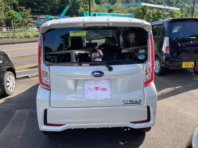 カスタムＲ　オートライト　ＬＥＤヘッドランプ　スマートキー　アイドリングストップ　電動格納ミラー　ベンチシート　ＣＶＴ　盗難防止システム　ＡＢＳ　ＥＳＣ　ＣＤ　ＵＳＢ　ミュージックプレイヤー接続可　アルミホイール(17枚目)