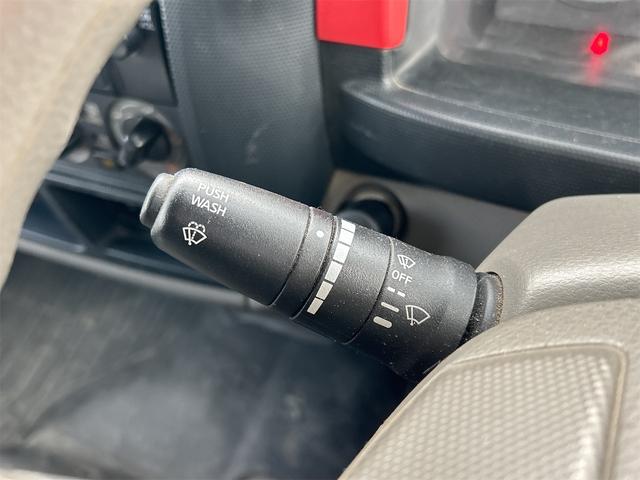 アトラストラック 　ＭＴ　後輪ダブル　電動格納ミラー　エアコン　パワーウィンドウ　運転席エアバッグ（7枚目）