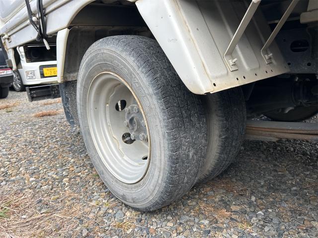 アトラストラック 　ＭＴ　後輪ダブル　電動格納ミラー　エアコン　パワーウィンドウ　運転席エアバッグ（19枚目）