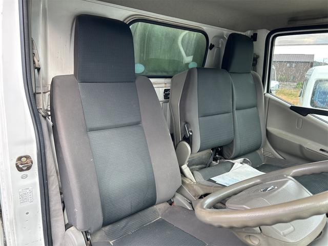 アトラストラック 　ＭＴ　後輪ダブル　電動格納ミラー　エアコン　パワーウィンドウ　運転席エアバッグ（33枚目）