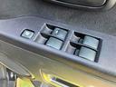 パワーウィンドウのスイッチですよ。運転席に居ながら窓を開け閉めのコントロールできますよ。