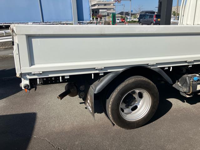 キャンター ベースグレード 2t 平ボデー 5速マニュアル キーレス ブルーテック 三方開 リヤWタイヤ(20枚目)