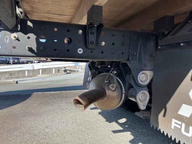 キャンター ベースグレード 2t 平ボデー 5速マニュアル キーレス ブルーテック 三方開 リヤWタイヤ(22枚目)