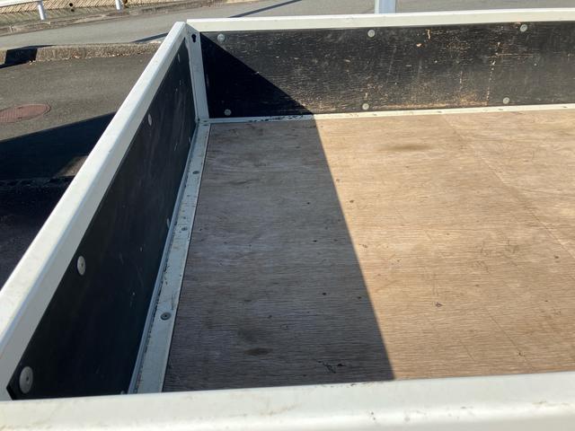 キャンター ベースグレード 2t 平ボデー 5速マニュアル キーレス ブルーテック 三方開 リヤWタイヤ(25枚目)